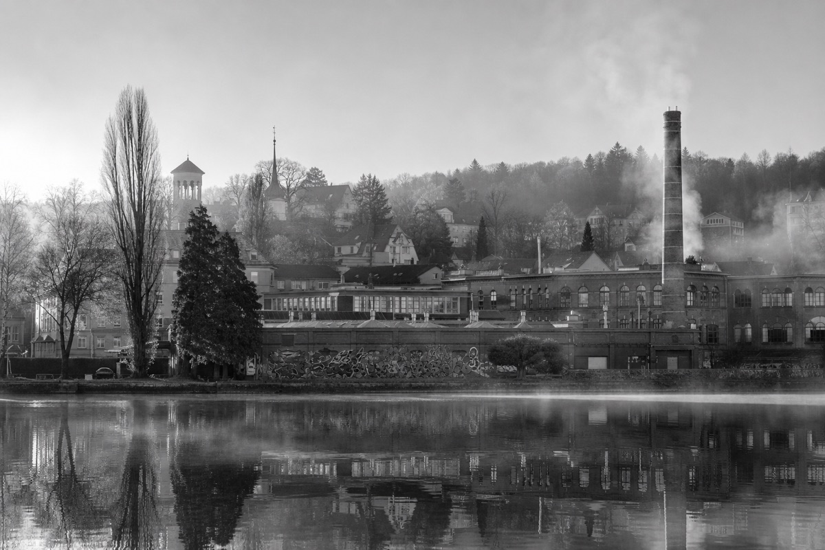 Schwarz-Weiss-Aufnahme des Veranstaltungsorts Rote Fabrik