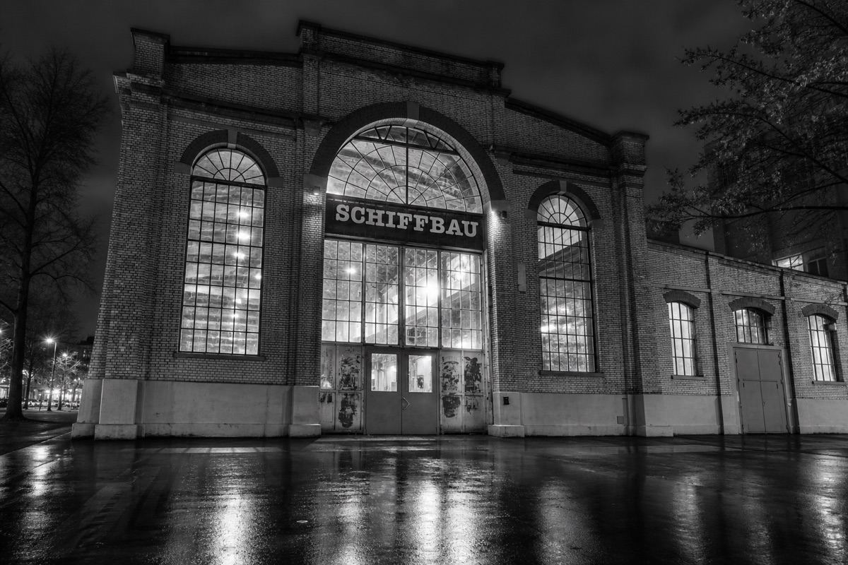 Schwarz-Weiss-Aufnahme des Veranstaltungsorts Schauspielhaus Schiffbau
